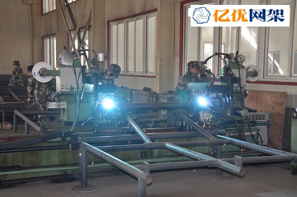 大兴螺栓球网架加工车间